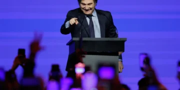 Milei dice que Pedro Sánchez y Zapatero son “la tortura que tienen los pobres españoles”