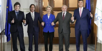 UE y el bloque sudamericano Mercosur sellan acuerdo de libre comercio tras 25 años de negociaciones