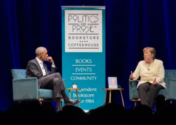 Merkel presenta sus memorias en Washington en una charla con Obama