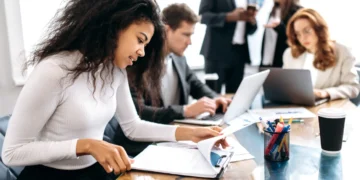 Tendencias del mercado laboral que enfrentarán los trabajadores en 2025