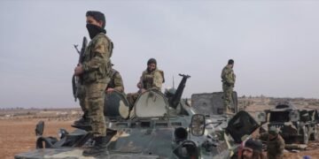 Tropas rusas se retiran de Homs y Damasco protegidas por la coalición que derrocó Al Asad