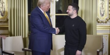 Trump y Zelenski se reúnen en el Elíseo, en un encuentro organizado por Macron
