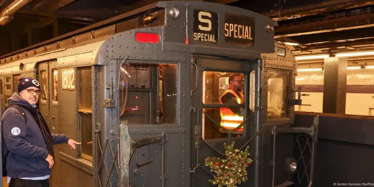 Metro de Nueva York viaja al pasado en sus vagones de 1930