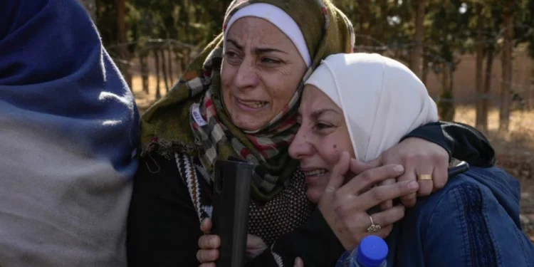 Mientras se abren las puertas de las cárceles de Siria, decenas de miles siguen desaparecidos