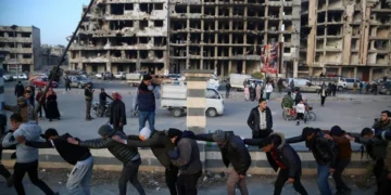 Los rebeldes que derrocaron a Al Asad piden a los sirios en el extranjero que regresen al país