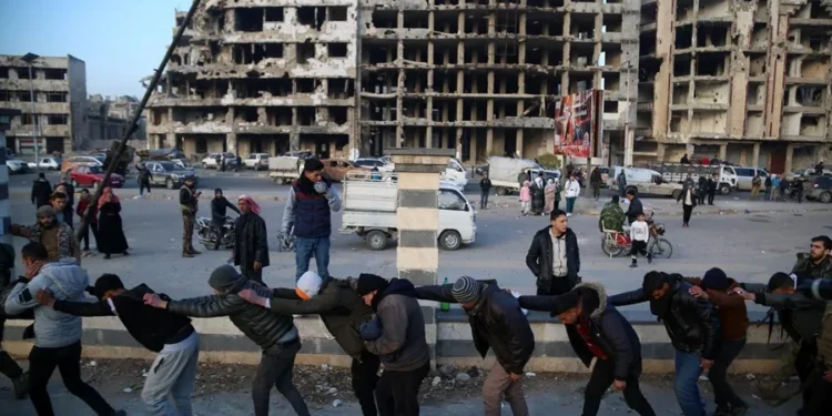 Los rebeldes que derrocaron a Al Asad piden a los sirios en el extranjero que regresen al país