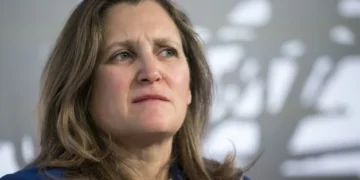 Dimite la vice primera ministra de Canadá por desacuerdos con Trudeau sobre los aranceles de Trump