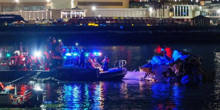 ¿Quiénes iban en el avión que chocó contra un helicóptero en Washington D.C.?