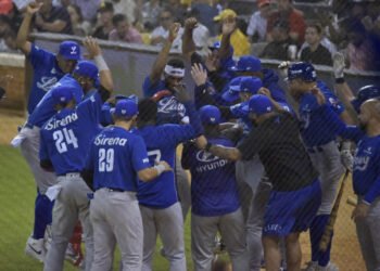 Tigres del Licey asumen liderato del round robin; Leones del Escogido vencen a Estrellas Orientales