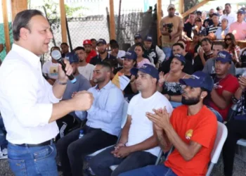 Abel Martínez le preocupa pérdida de oportunidades que sufre la juventud