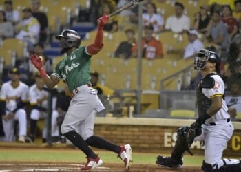 Estrellas Orientales blanquean a las Águilas Cibaeñas Cibaeñas y Leones del Escogido dominan a Tigres del Licey