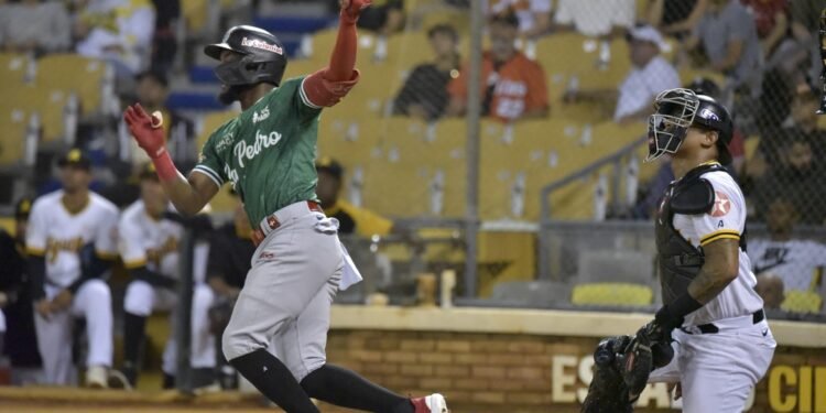 Estrellas Orientales blanquean a las Águilas Cibaeñas Cibaeñas y Leones del Escogido dominan a Tigres del Licey