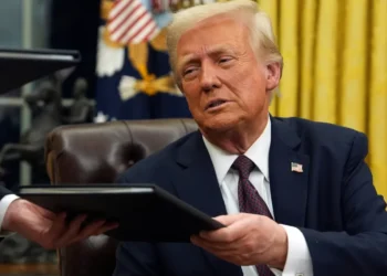 Trump implementará aranceles del 25% a México y Canadá a partir del 1 de febrero