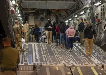 Aviones militares de EE.UU. deportarán a inmigrantes todos los días