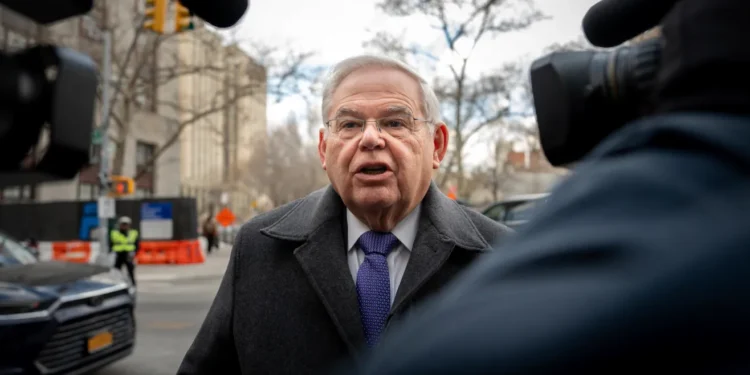 Bob Menéndez es sentenciado a 11 años de cárcel por cargos de corrupción