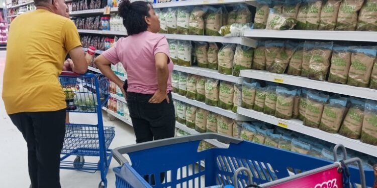 Precios de alimentos siguen elevados y comerciantes están afectados por bajas ventas