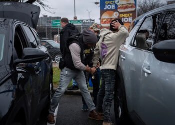 Primeras redadas de inmigrantes en Nueva Jersey son sin orden judicial, dice un alcalde