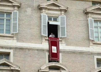 El papa anima a Trump a construir un país “sin odio o discriminación” y a promover la paz