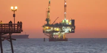 Biden prohíbe las perforaciones de petróleo y gas en las costas de Estados Unidos