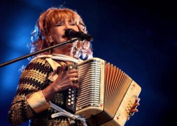 Fefita la Grande se indigna con podcast que la manda a retirarse de la música