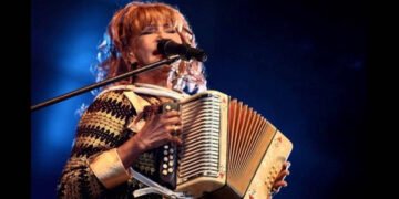 Fefita la Grande se indigna con podcast que la manda a retirarse de la música