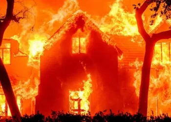 Las imágenes de la devastación que están causando los incendios sin control en Los Ángeles