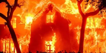 Las imágenes de la devastación que están causando los incendios sin control en Los Ángeles