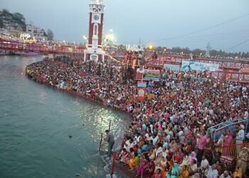 ¿Qué es el Kumbh Mela, el festival hindú capaz de congregar a 450 millones de personas?