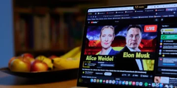 La candidata ultraderechista alemana charla con Elon Musk