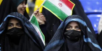 El Gobierno de Irán decide no sancionar a mujeres sin velo en las calles pese a considerarlo ilegal