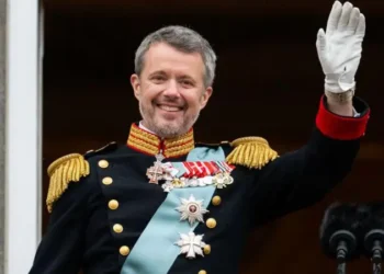 Por qué el rey de Dinamarca cambió el escudo de armas del país en medio de la polémica por la insistencia de Trump de comprar Groenlandia