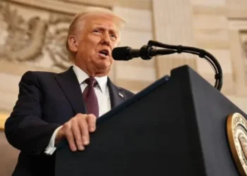 ¿Puede Trump eliminar el derecho a la ciudadanía por nacimiento como prometió?