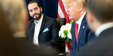 EE.UU. negocia con El Salvador la recepción de indocumentados de terceros países: CBS