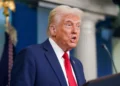 Trump culpa del accidente aéreo en Washington a Obama y Biden por su política de contratación de controladores