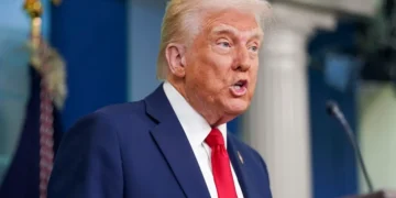 Trump culpa del accidente aéreo en Washington a Obama y Biden por su política de contratación de controladores