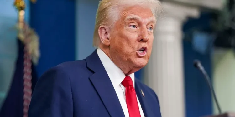 Trump culpa del accidente aéreo en Washington a Obama y Biden por su política de contratación de controladores