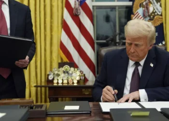 Trump ordena finalizar programa del parole humanitario para migrantes de Nicaragua, Cuba, Venezuela y Haití