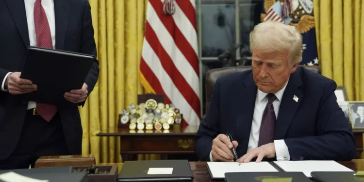 Trump ordena finalizar programa del parole humanitario para migrantes de Nicaragua, Cuba, Venezuela y Haití