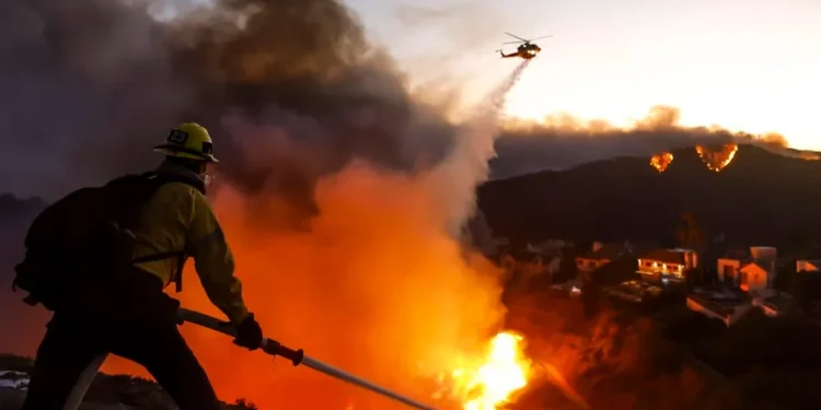 Récords de temperaturas hacen «más propensos e intensos» incendios y nevadas, según la NASA