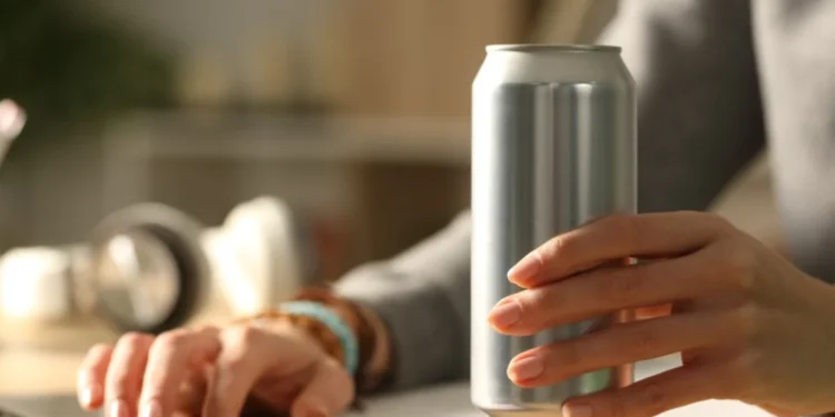 Estudio indica que la mayoría de los jóvenes ignora los riesgos de las bebidas energéticas