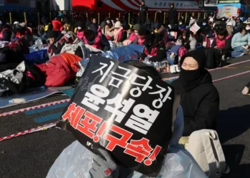 Seúl vive otra jornada de tensión por las protestas a favor y en contra del arresto de Yoon