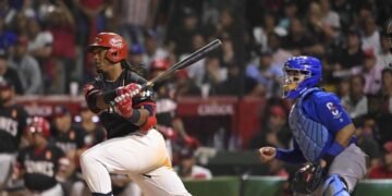Leones del Escogido empatan serie con hit ganador de Jean Segura