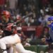 Leones del Escogido empatan serie con hit ganador de Jean Segura