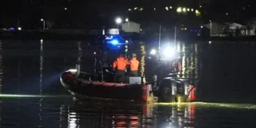 Las dudas del accidente en Washington: por qué el helicóptero no esquivó al avión y qué mensajes intercambió con la torre de control