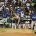 Licey hace otra remontada ante Estrellas y se consolida la cima. Leones propinan séptima derrota en línea a Águilas