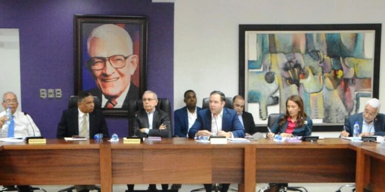 El PLD reúne a las y los titulares de Secretarías en un encuentro de trabajo con el presidente del Partido, Danilo Medina