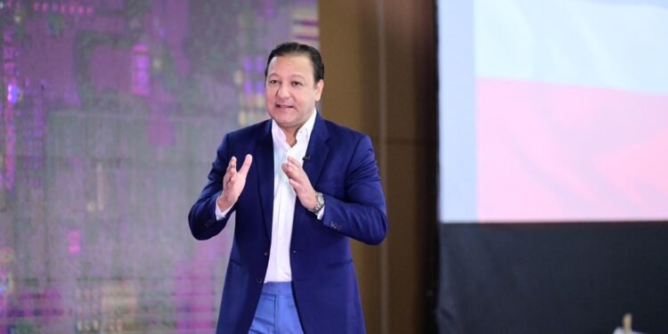 Abel Martínez propone medidas concretas al Gobierno para controlar la migración ilegal haitiana