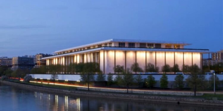 Trump despedirá miembros de junta directiva del Centro Kennedy y se nombrará presidente