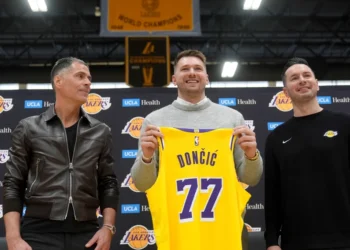 Luka Doncic es presentado con Los Lakers: «Para mí, esto es un nuevo comienzo»