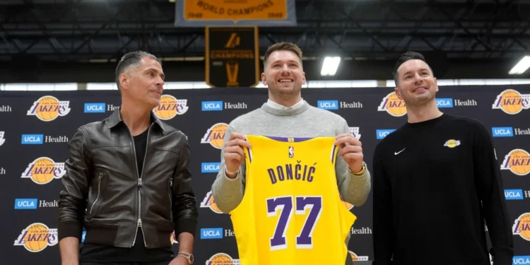 Luka Doncic es presentado con Los Lakers: «Para mí, esto es un nuevo comienzo»